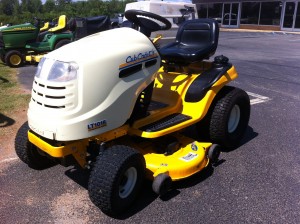!!!!!!!! JUST IN !!!!!!!!! 17HP Engine 42" Cut Automatic Transmission $895