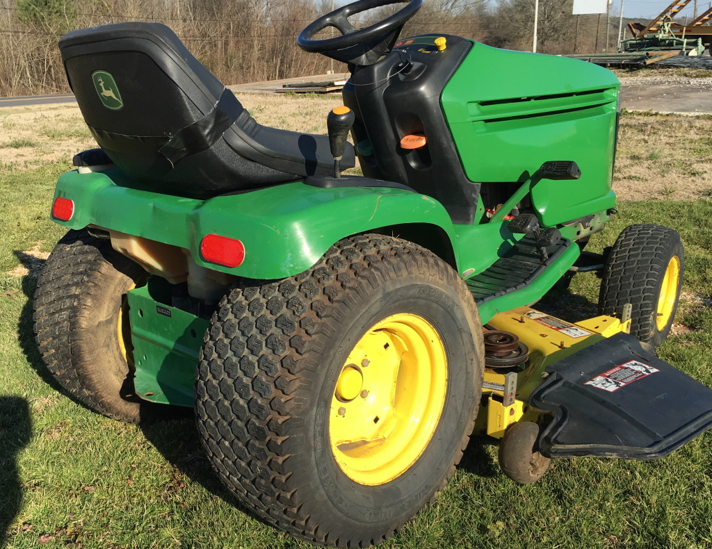 John Deere GT235 | Kiel Equipment