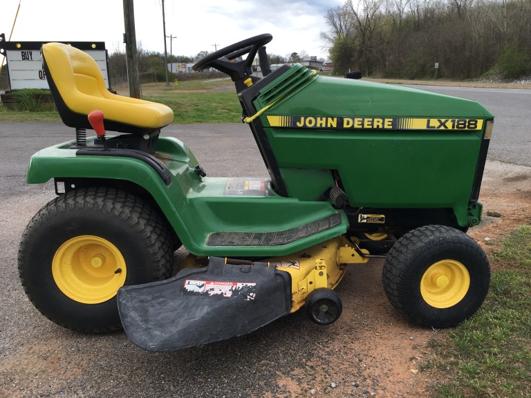 John Deere LX172 | Kiel Equipment