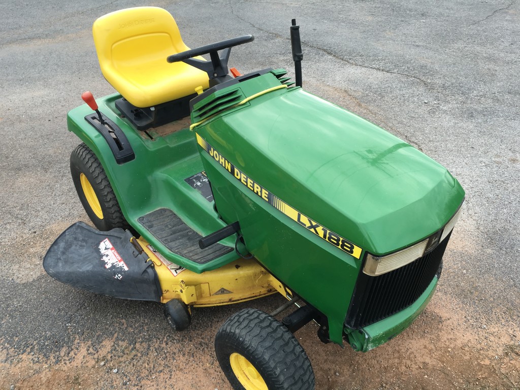 John Deere LX172 | Kiel Equipment